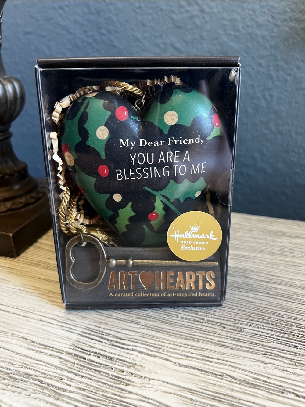🆕 DEMDACO Green & Black Holly Heart Ornament with Gold Key Charm